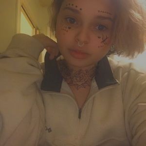 Meet your Posher, Joelle